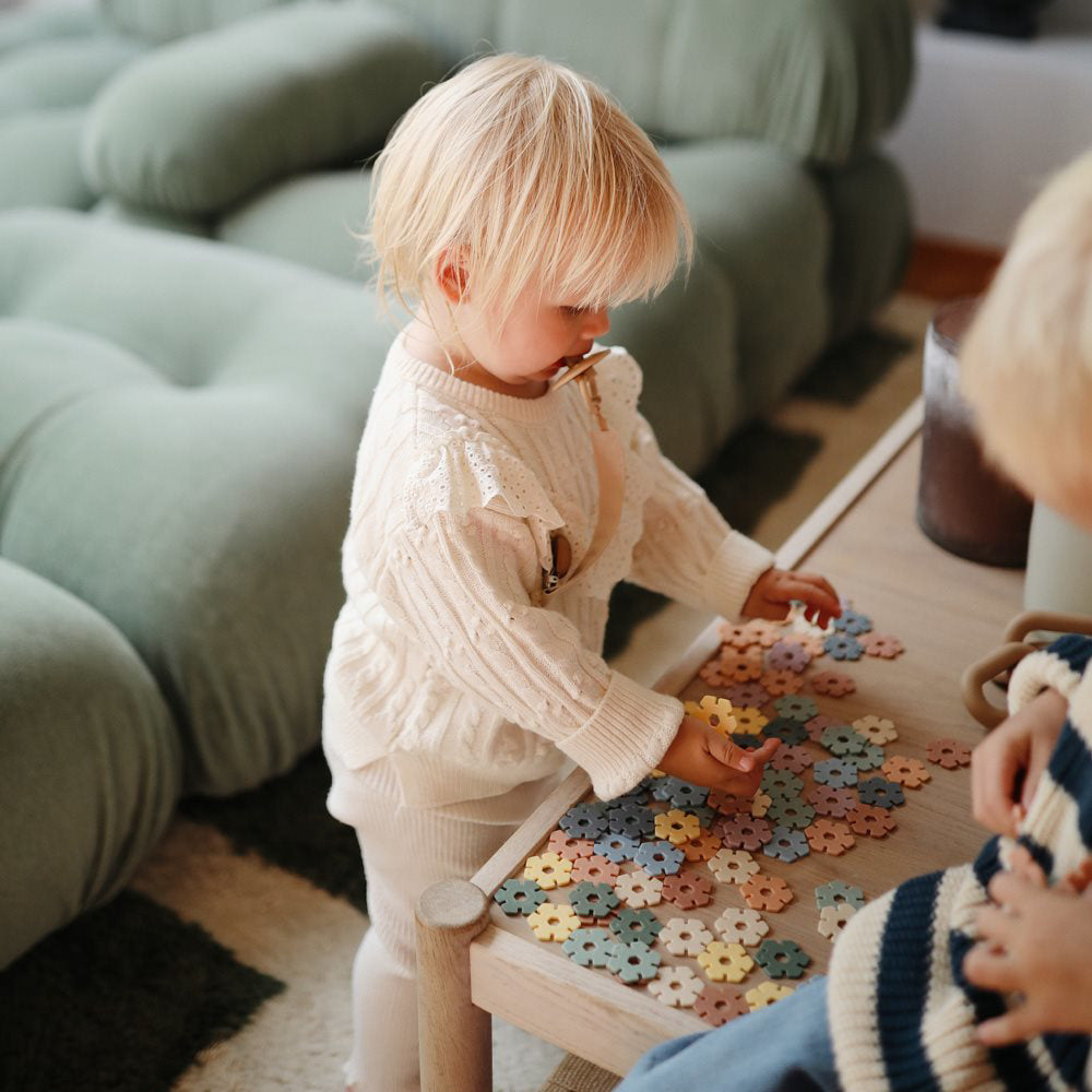 Mushie hariv mänguasja tassitorn – retrovärvid (retro)