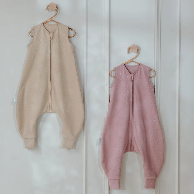 Meyco Baby Studio kūdikio miegmaišis su kojytėmis Classic Sand, TOG 1.0