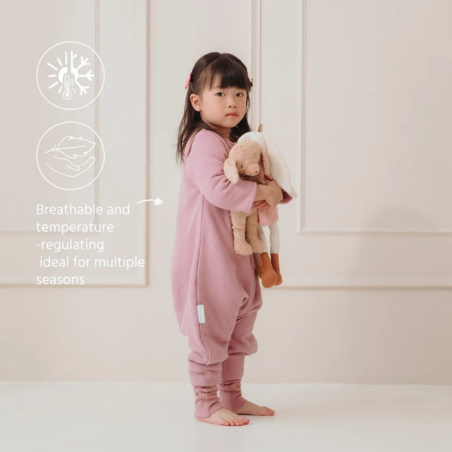 Meyco Baby Studio miegmaišis su kojytėmis, nusegamomis rankovėmis ir atverčiamomis kojinėmis TOG 2.5 Purple Pink