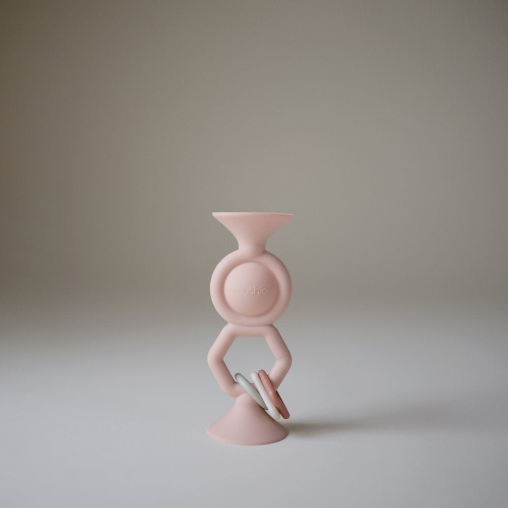 Mushie hariv mänguasja tassitorn – retrovärvid (retro)