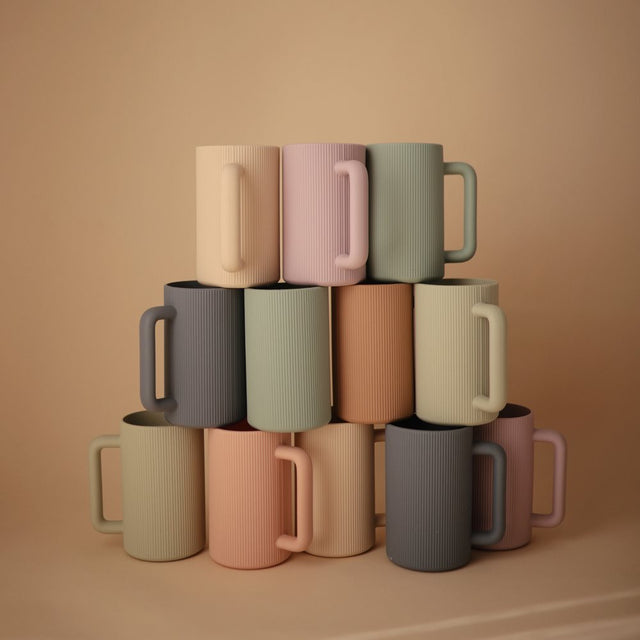 Mushie hariv mänguasja tassitorn – retrovärvid (retro)