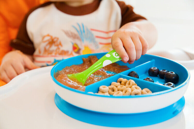 Munchkini kleepuv plaat lahtritega (mitme värvi)