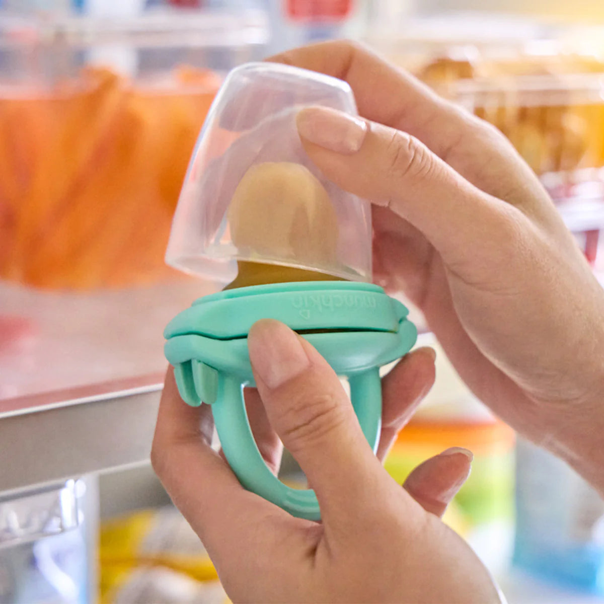 Munchkini silikoonist värske toidu söötja kaanega piparmünt