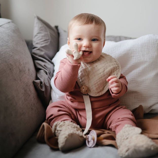 Mushie bunny chewer (Bunny Sage)