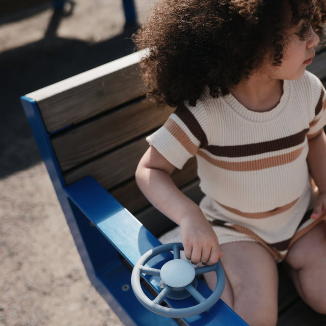 Mushie hariv mänguasja tassitorn – põhivärvid (originaal)