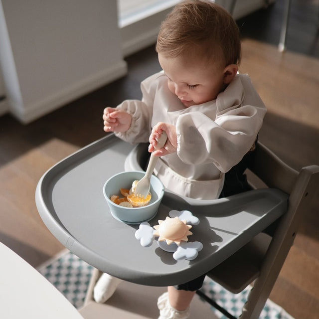 Mushie hariv mänguasja tassitorn – põhivärvid (originaal)