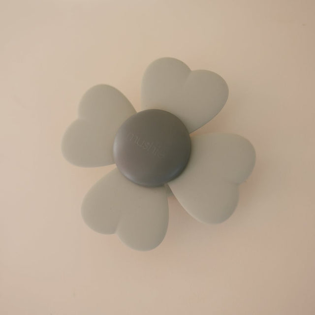 Mushie hariv mänguasja tassitorn – põhivärvid (originaal)