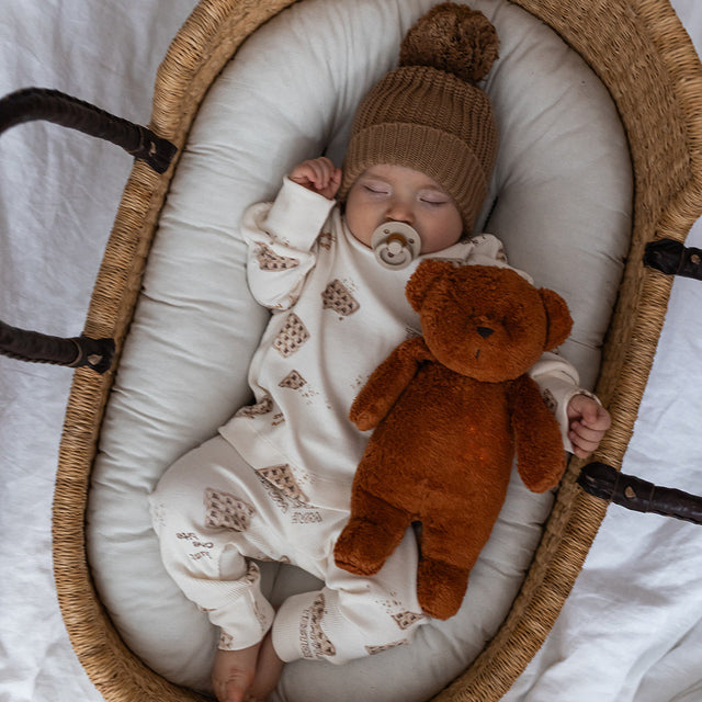 New Moonie 2.0 orgaaniline sumisev karu - karamellikarva unepadi helisalvestusfunktsiooniga