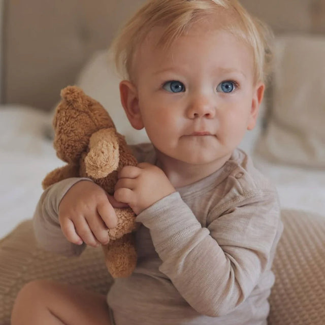 Uus Moonie 2.0 orgaaniline sumisev karu - cappuccino unepadi helisalvestusfunktsiooniga