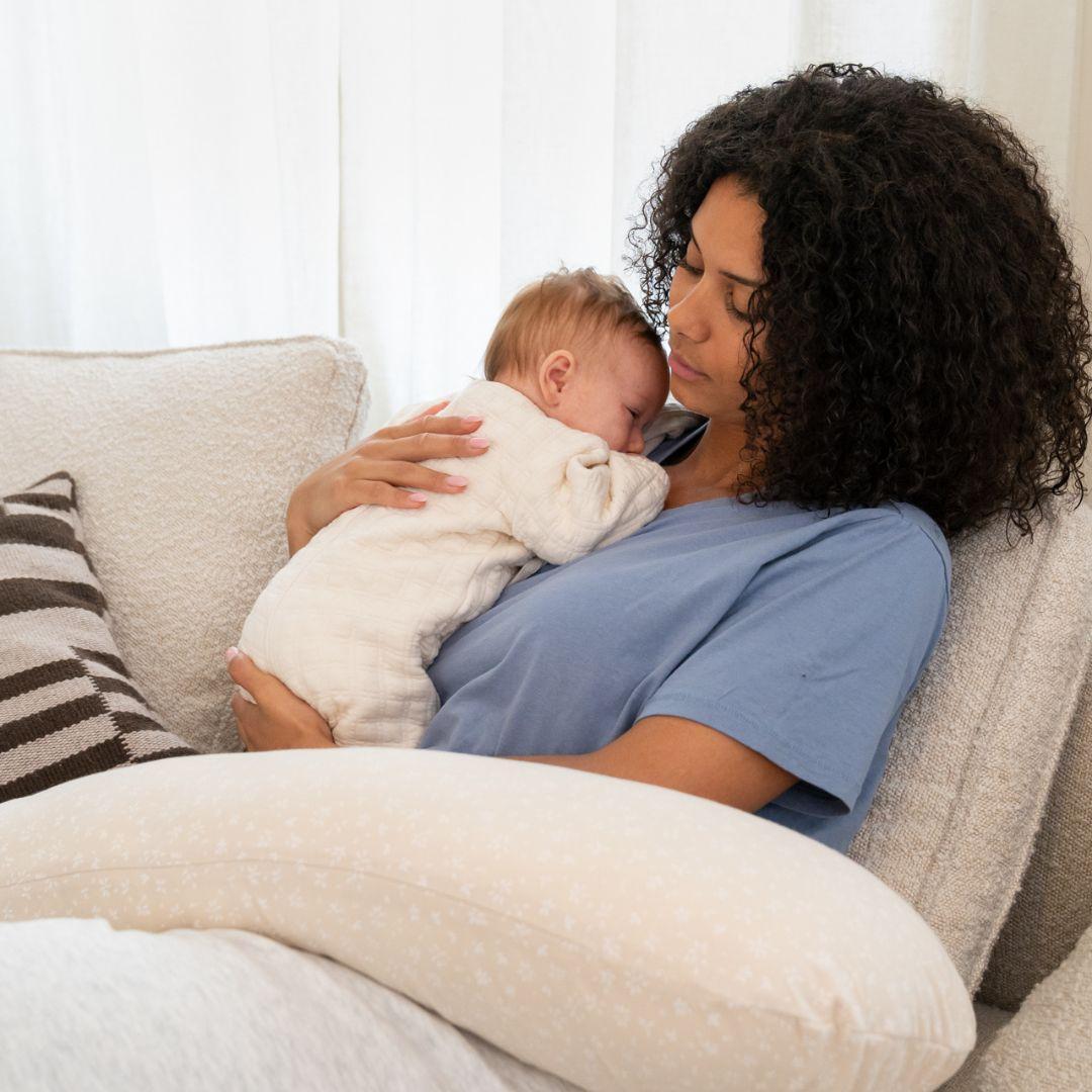 Doomoo Comfy Big toitmis- ja raseduspadi Tetra Grey