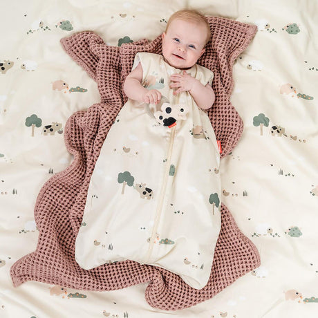 Done by Deer magamiskott beebile Tog 1.0 (GOTS Confetti Sand/Green)