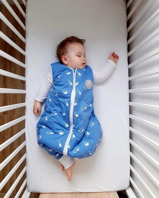 Natulino LITTLE WALKERS kolmekihiline beebi magamiskott White Grey Waves & Mint