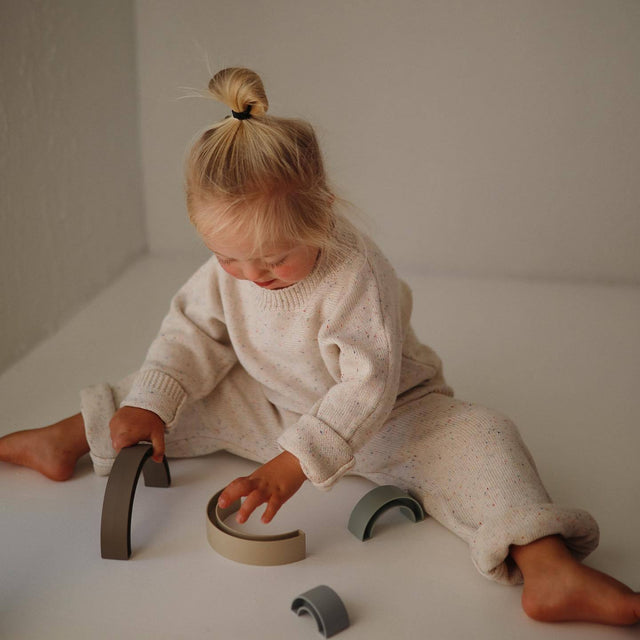 Mushie hariv mänguasi vikerkaaretorn Tropical