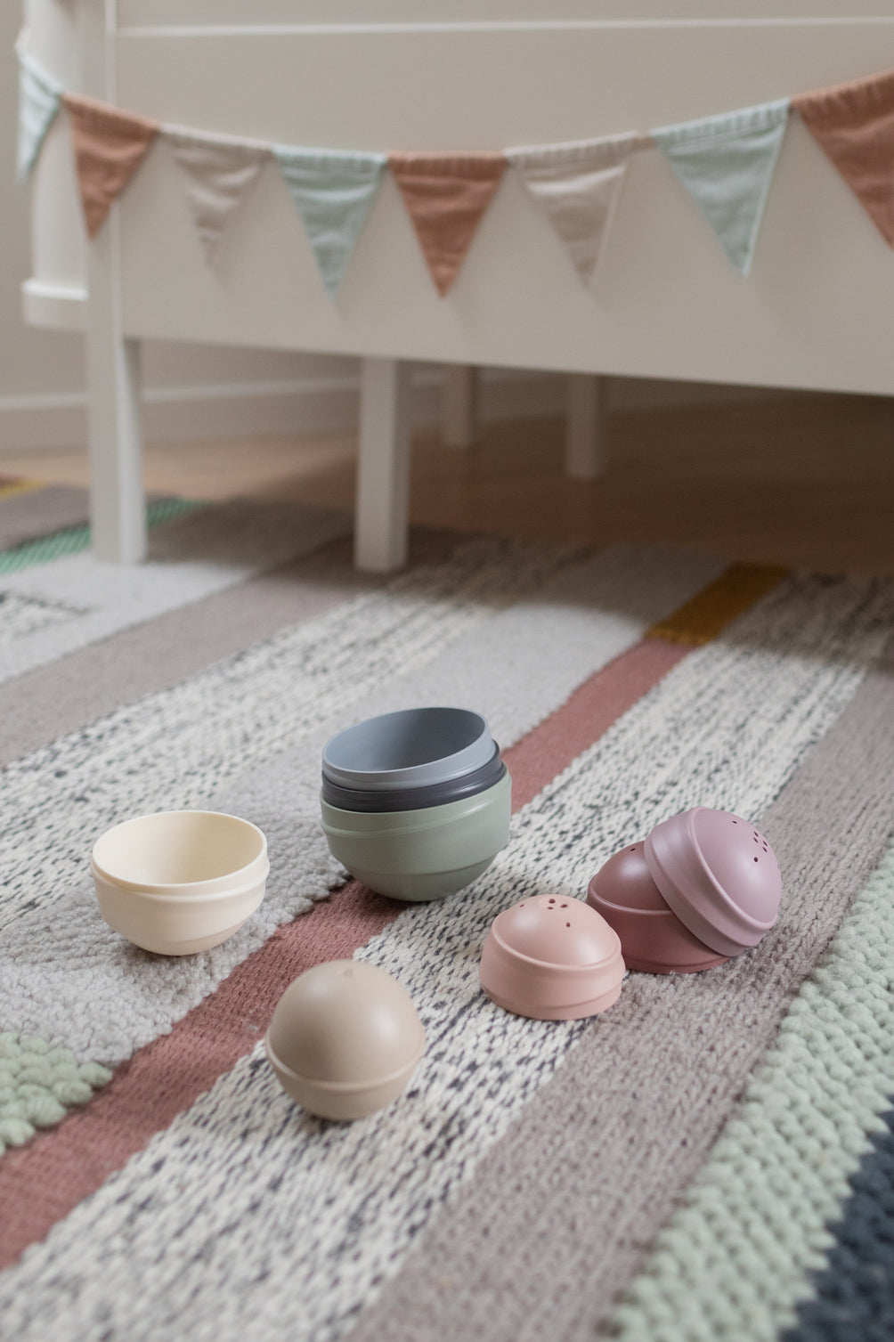 BIBS hariv mänguasjade kiiktorn Pastell Rainbow