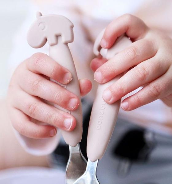 Done by Deer neslystančių įrankių rinkinys Yummy+ (pilki, mėlyni, pudriniai) (4418883158098)