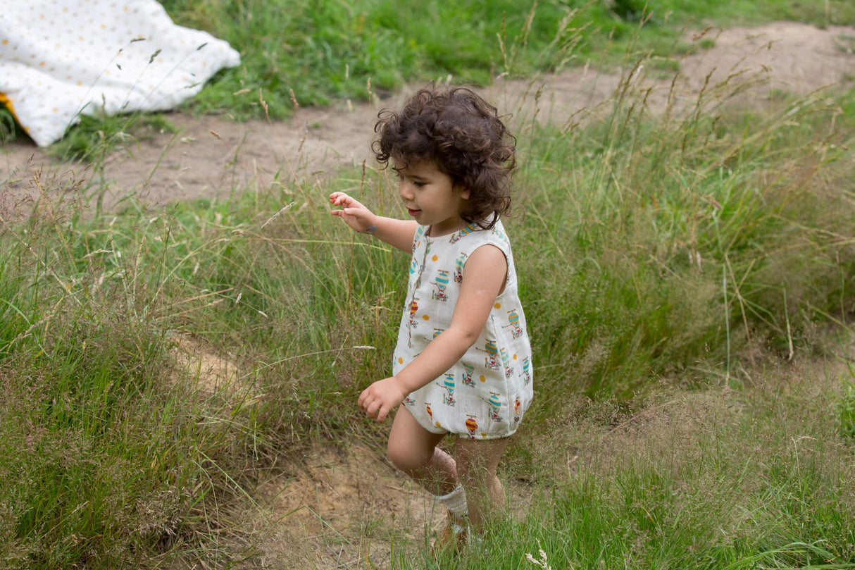 Little Green Radicals Take to the Skies kombinesoon - beež