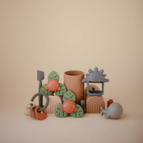 Mushie hariv mänguasja tassitorn – põhivärvid (originaal) 