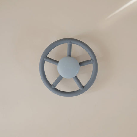 Mushie hariv mänguasja tassitorn – põhivärvid (originaal) 