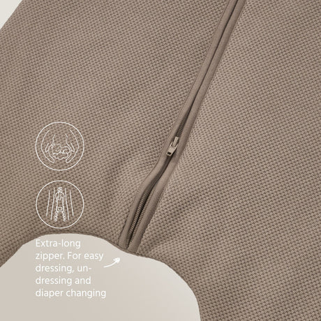 Meyco Baby Studio miegmaišis su kojytėmis, nusegamomis rankovėmis ir atverčiamomis kojinėmis TOG 2.5 Dark Taupe