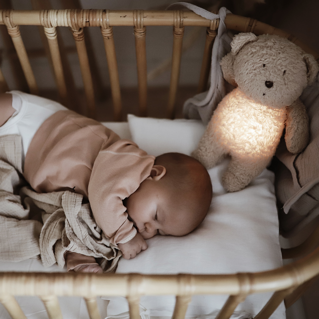 Uus Moonie 2.0 orgaaniline sumisev karu - cappuccino unepadi helisalvestusfunktsiooniga 