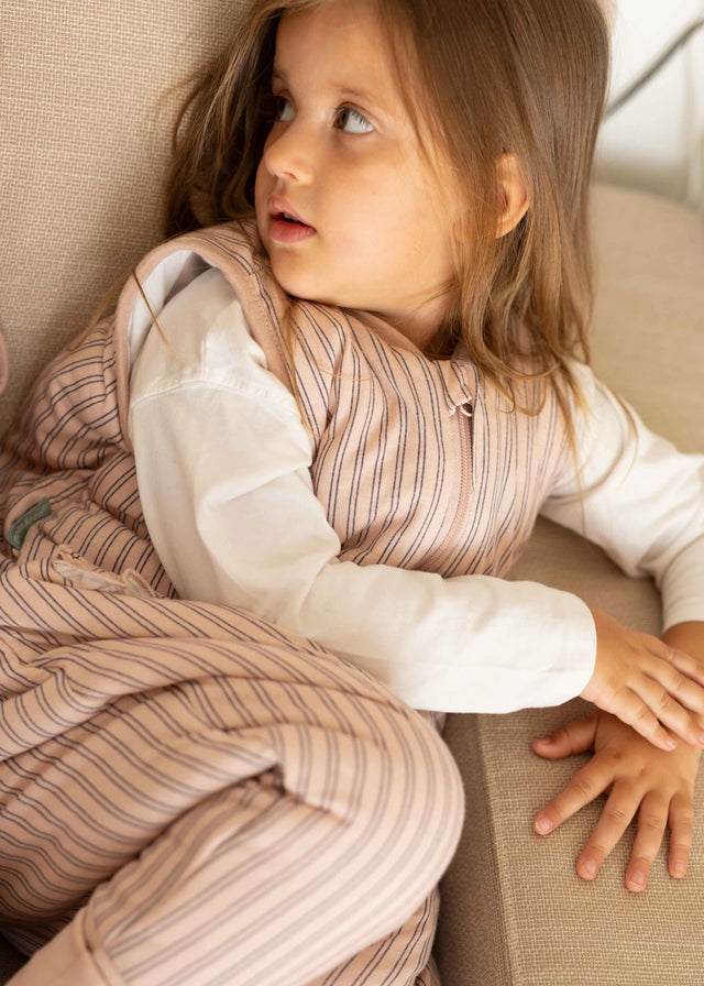 Molis&Co pižama - miegmaišis su kojytėmis ir atverčiamomis kojinėmis TOG 2.5  Navy and Pink Stripes