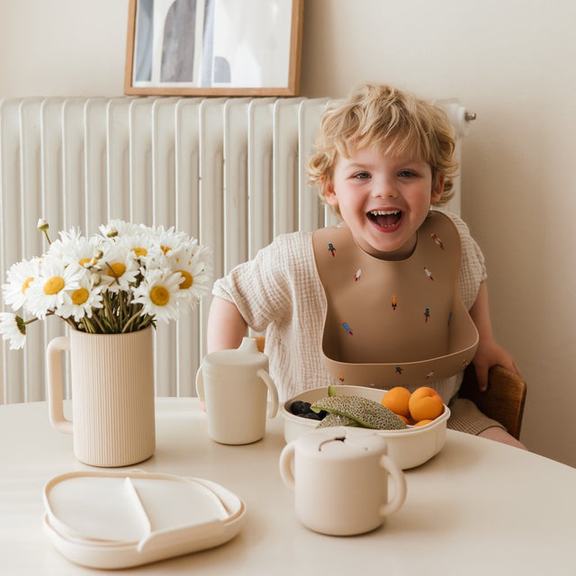 Mushie hariv mänguasja tassitorn – retrovärvid (retro) 