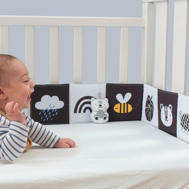 Taf Toys dvipusė kontrastinė knygelė kūdikiui Savannah Black & White Book, 0 mėn.+