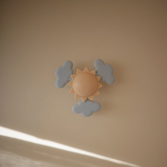 Mushie hariv mänguasja tassitorn – põhivärvid (originaal) 