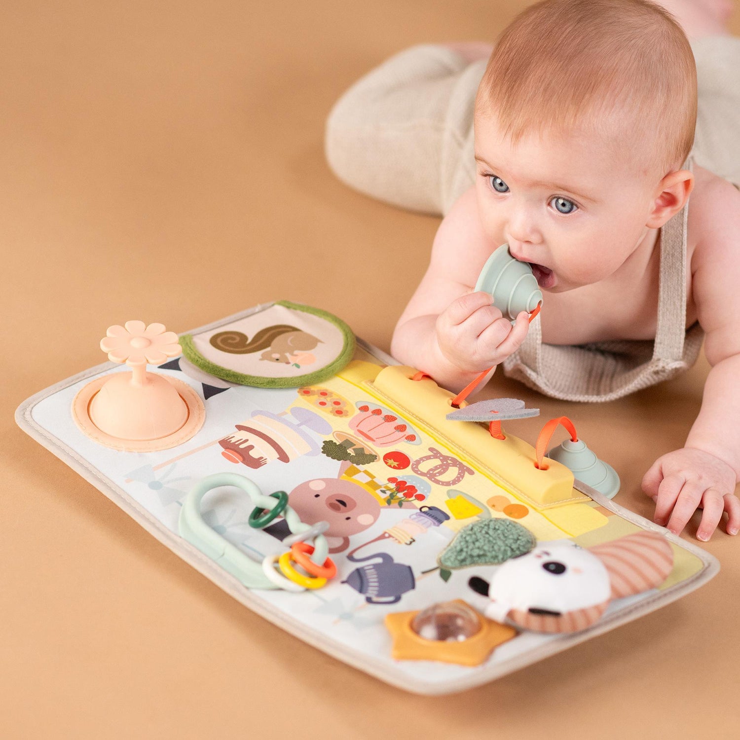 Taf Toys veiklos lenta - lavinamasis žaislas Peek, Pop & Play, 6+ mėn.