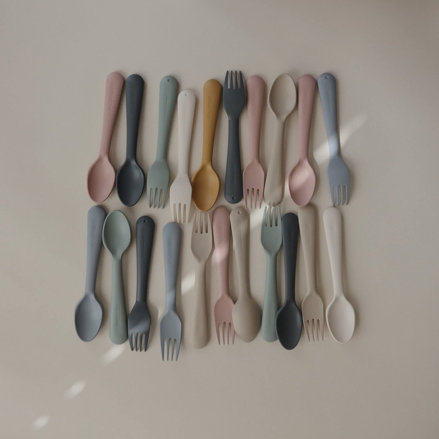Mushie söögitarvete komplekt lastele Soft Lilac 