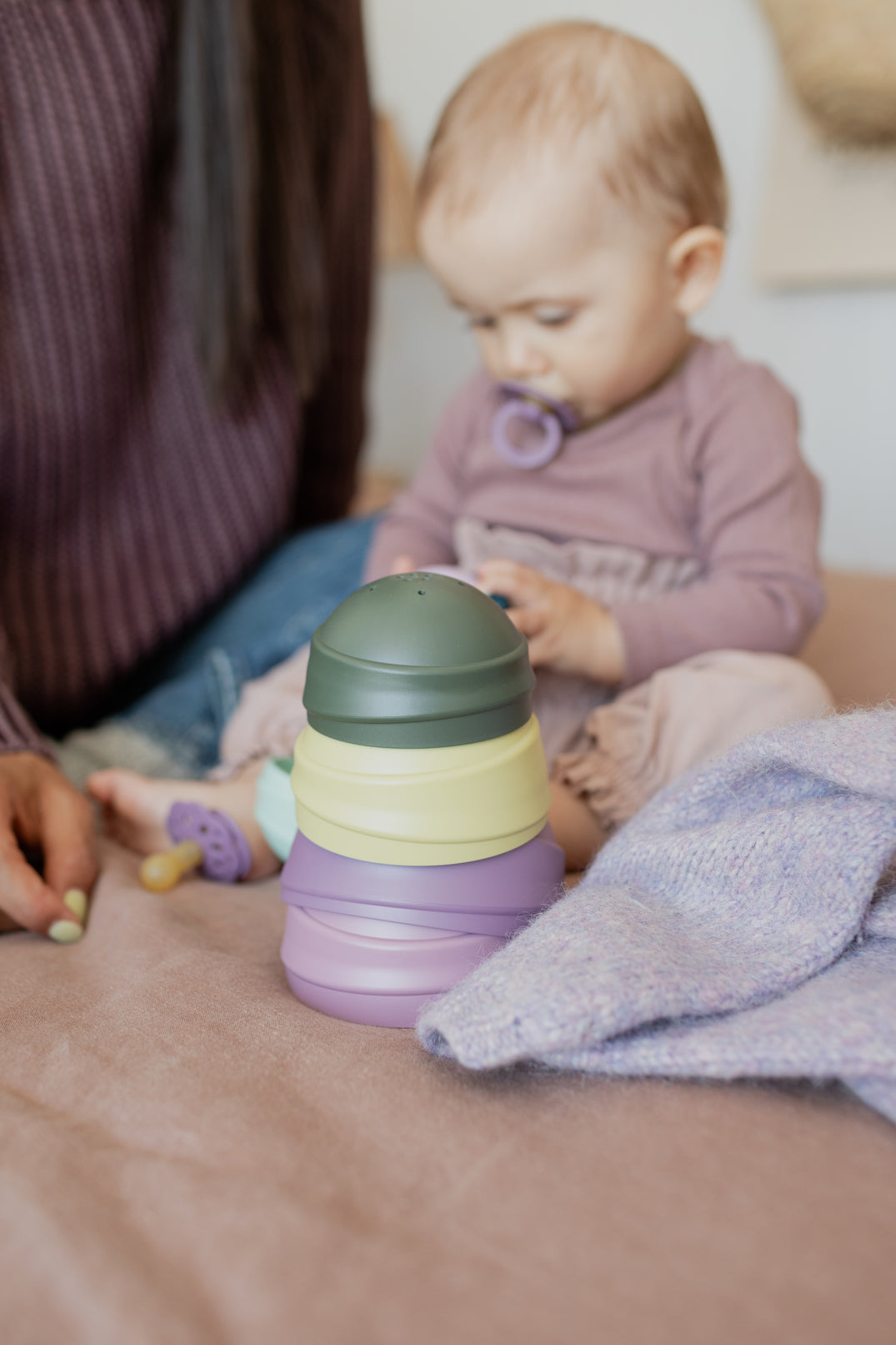 BIBS hariv mänguasjade kiiktorn Pastell Rainbow 