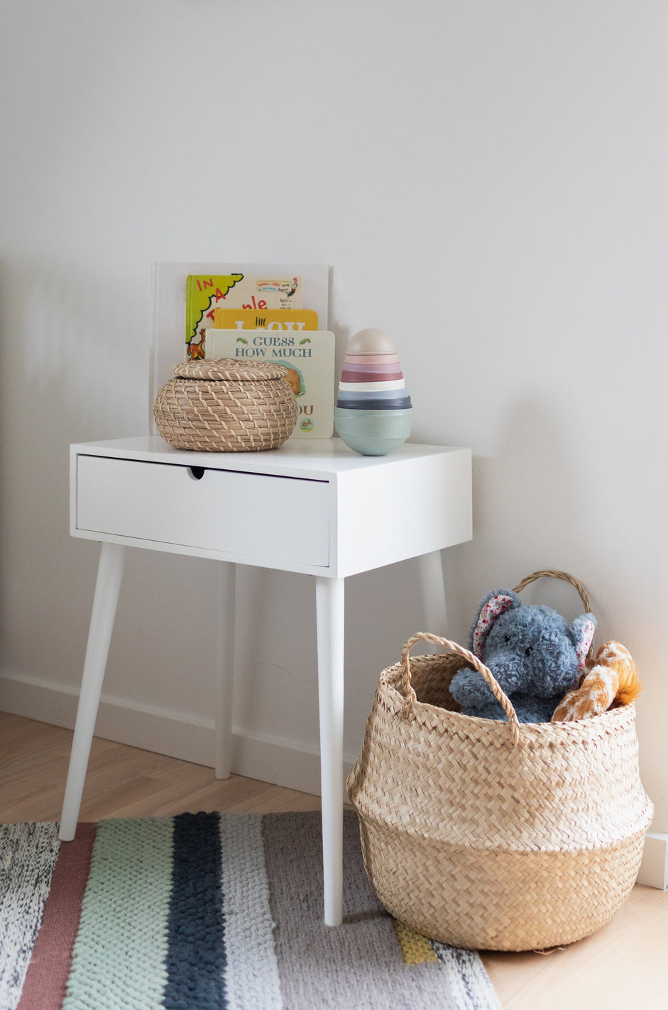 BIBS hariv mänguasjade kiiktorn Pastell Rainbow 