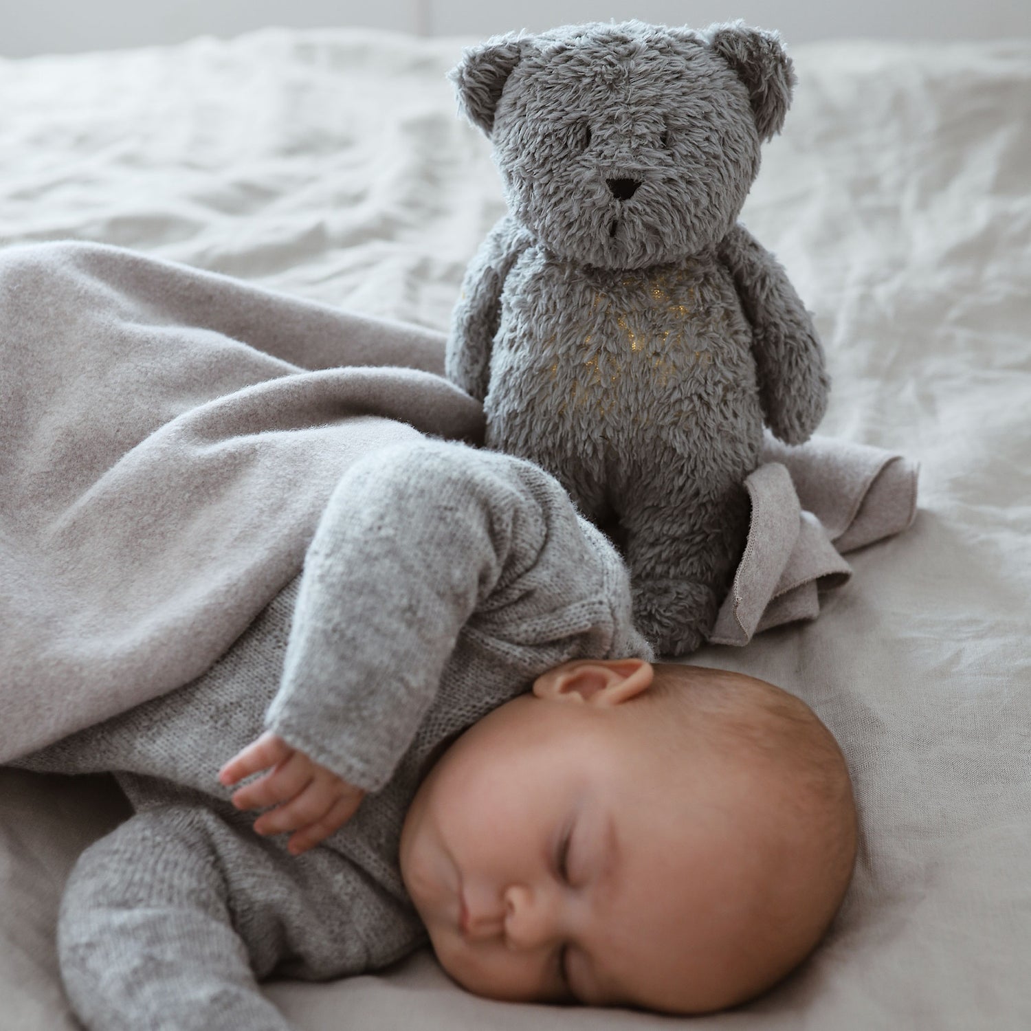 Moonie 2.0 migdukas Organic Humming Bear - Grey su garso įrašymo funkcija
