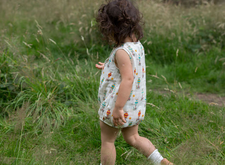 Little Green Radicals Take to the Skies kombinesoon - beež