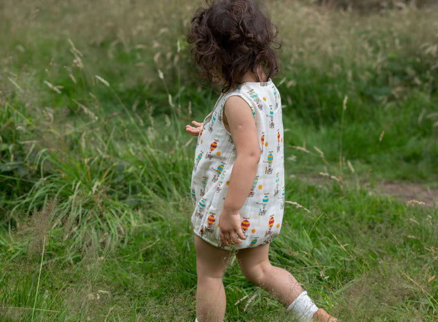 Little Green Radicals Take to the Skies kombinesoon - beež