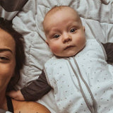 Natulino BabyComfort kahekihiline beebi magamiskott (valged hallid lained / piparmündi värv) 