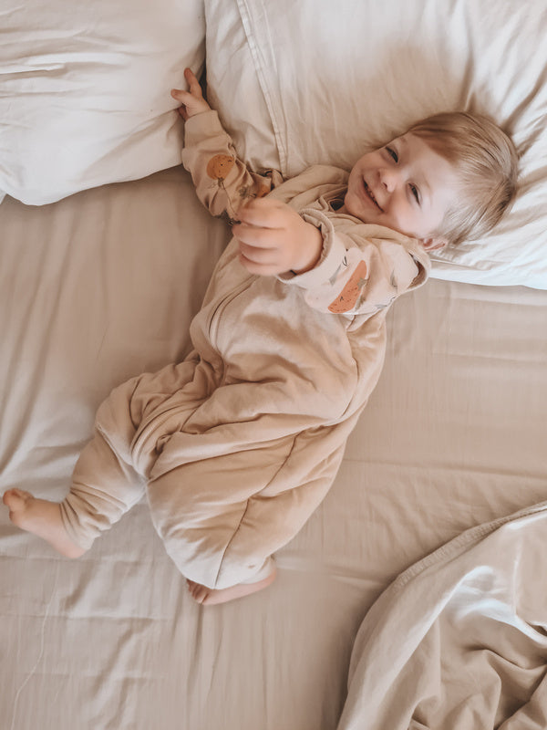Natulino NATURALS LITTLE WALKERS™ kolmekihiline beebi magamiskott GOTS beež