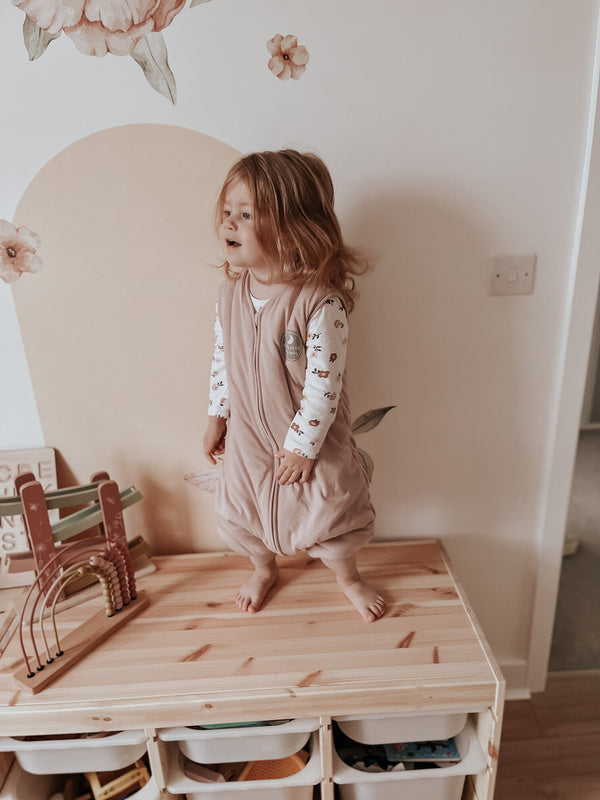 Natulino NATURALS LITTLE WALKERS™ kolmekihiline beebi magamiskott GOTS puuderroosa