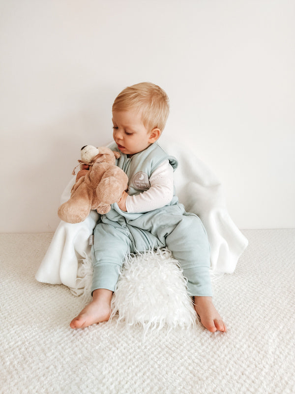 Natulino NATURALS LITTLE WALKERS™ kahekihiline beebi magamiskott GOTS celadon (mündivärvi)