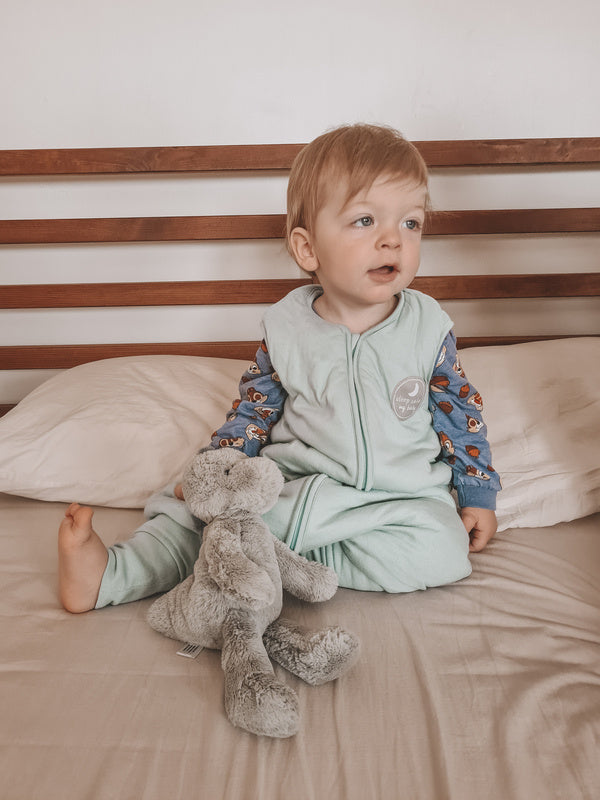 Natulino NATURALS LITTLE WALKERS™ kolmekihiline beebi magamiskott GOTS celadon (mündivärvi)